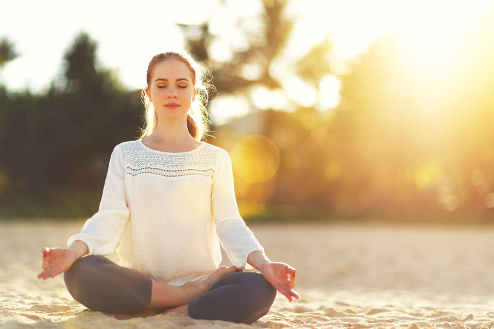 kadın, meditasyon, güneş, bilinçli farkındalık
